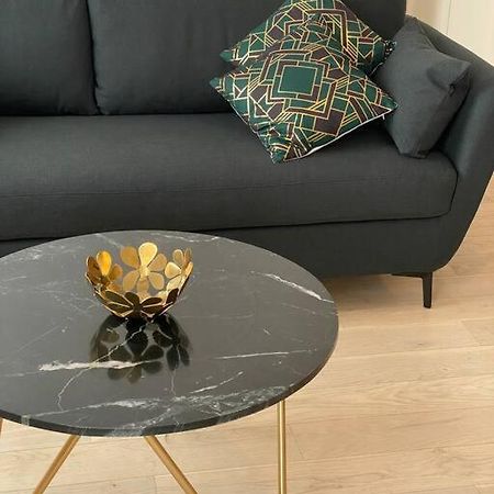 Brand New 1 Bedroom Flat With Parking- 5 Min Paris Pte De Versailles イシー＝レ＝ムリノー エクステリア 写真