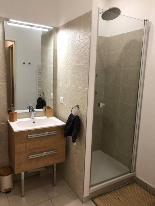 Brand New 1 Bedroom Flat With Parking- 5 Min Paris Pte De Versailles イシー＝レ＝ムリノー エクステリア 写真