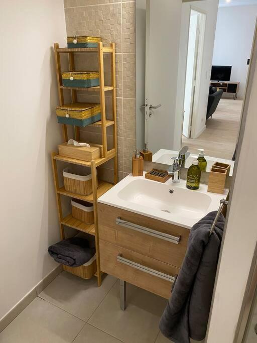 Brand New 1 Bedroom Flat With Parking- 5 Min Paris Pte De Versailles イシー＝レ＝ムリノー エクステリア 写真