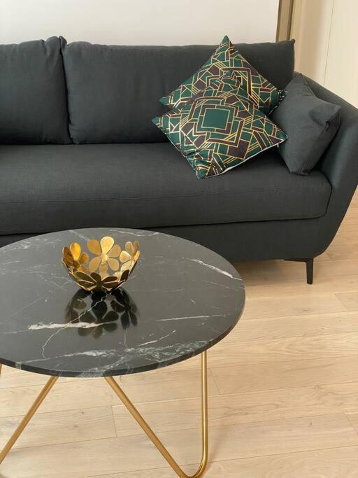 Brand New 1 Bedroom Flat With Parking- 5 Min Paris Pte De Versailles イシー＝レ＝ムリノー エクステリア 写真